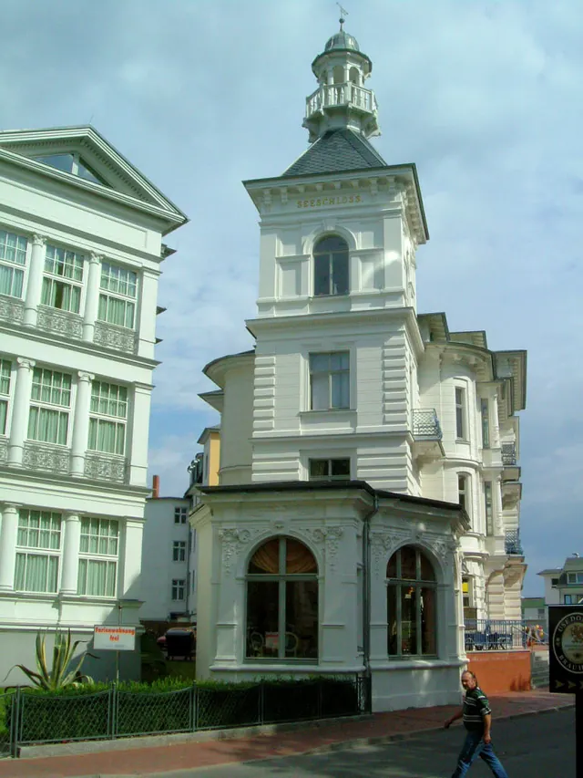 Budova Seeschloss v Heringsdorfu