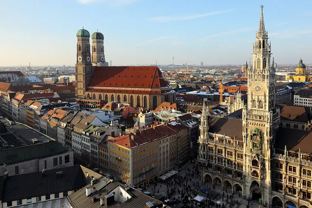 Frauenkirche a Nová radnice v Mnichově