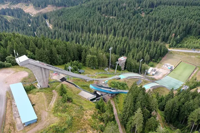 Skokanský můstek v Kanzlersgrundu u Oberhofu