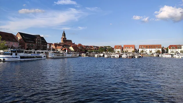 Městský přístav ve Waren u jezera Müritz
